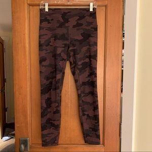 lululemon Wunder Train 25” leggings size 8!